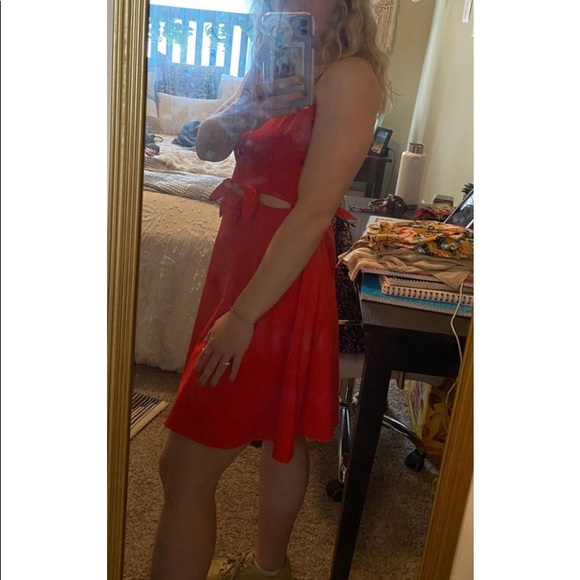 Red tie up mini dress - Picture 4 of 4